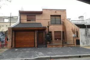 Casa 4 ambientes en zona agustiniano