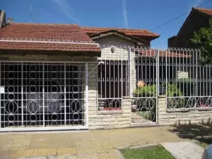 Lote con dos propiedades