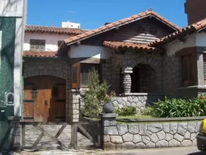 CHALET EN ALQUILER PARA USO COMERCIAL Y / O PROFESIONAL SOBRE AV. DEL LIBERTADOR