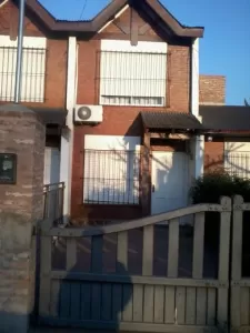 VENDO DUPLEX CRUCE DE DERQUI PILAR