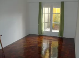 Dpto ubicado en primer piso, a media cuadra de Chilavert