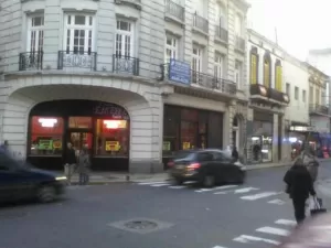 * * * *  A L Q U I L A D O * * * * Excepcional esquina,