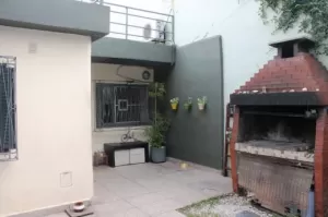 V. CELINA CASA EN VENTA 3 AMB C/PATIO, JDIN, PARRILLA  Y TZA