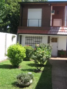 Ituzaingó norte: Chalet 3 ambientes. 2 baños. s/lote 220m2.