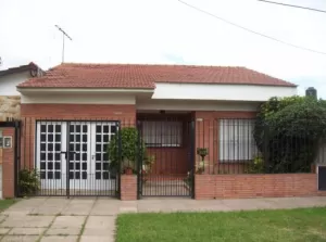 tuzaingó norte: 11 c/estación. Chalet 4 amb. s/lote 300m2.
