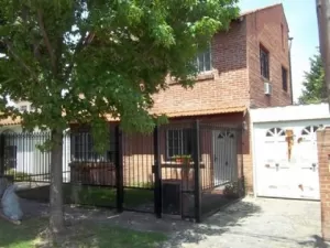 VENTA.- ITUZAINGO- Bº Aeronautico. chalet de 5 ambientes