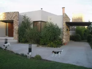 Roldan: Casa 2 dormitorios de categoria en barrio cerrado Pr