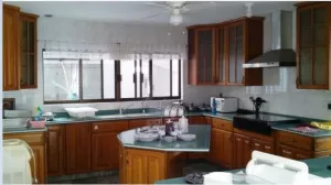 Residencia de una planta en club de golf