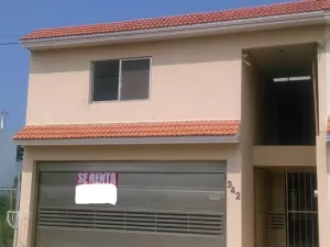 Preciosa casa con excelente ubicación en renta