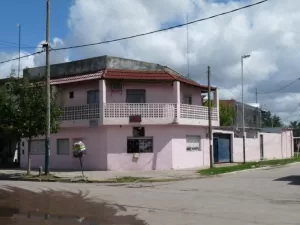 AMPLIA CASA PARA 3 FAMILIAS A 5 CUADRAS DE FERIA ?LA SALADA