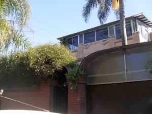 Casa de estilo antiguo de cuatro ambientes en Haedo Sur