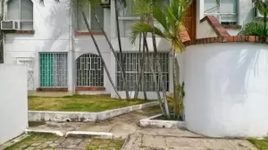 Departamento por plaza Américas se renta