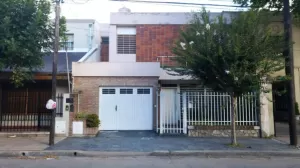Casa en venta de cuatro ambientes en Haedo Sur