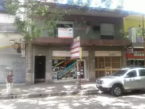 VENTA 2 LOCALES Y DEPTO
