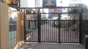 VENTA- ITUZAINGO- DUPLEX DE 3 AMBIENTES- PATIO Y COCHERA