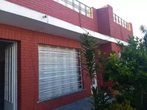 PROPIEDAD 5 AMBIENTES CON DEPARTAMENTO