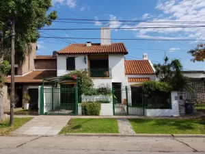 CASTELAR Pque. Sayago 6 Amb. y dep-Pque Pileta