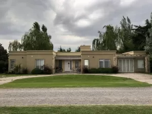 Venta de excelente propiedad en Arroyo Dulce - Luján.