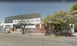 Excelente inmueble industrial 1900 m2 Av. J. D. Peron 5700