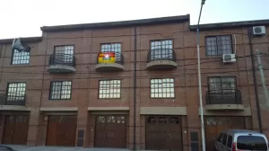 TRIPLEX 4AMB C/COCHERA M CORONADO