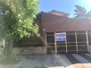 CASA EN LOTE PROPIO DOS PLANTAS CON COCHERA EN SAN ANDRES!!