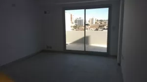 Bº ALTO ALBERDI - FRENTE CON GRAN BALCON TERRAZA