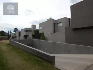 CASA EN VENTA - BARRIO VILLA BELGRANO - HOUSING CASA PLAZA