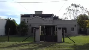VENTA DE IMPORTANTE CASA SOBRE AMPLIO LOTE