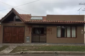 IMPECABLE CHALET ITUZAINGO SUR