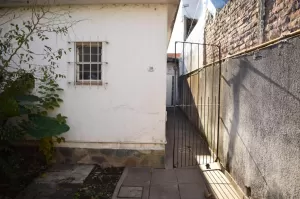 Casa de tres ambientes en venta en Ituzaingo