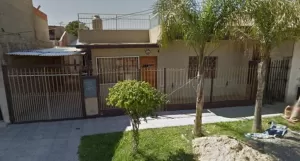 CASA T/DPTO. CALLE CISNEROS AL 5200.- I. CASANOVA