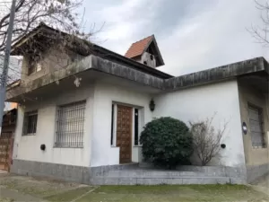 CASA 5 AMBIENTES EN 2 PLANTAS EN VILLA BALLESTER!