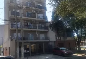 Depto 2 ambientes c/ 2 balcones al frente