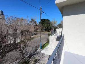 Casa 5 ambientes RECICLADA A NUEVO Jardín y terraza