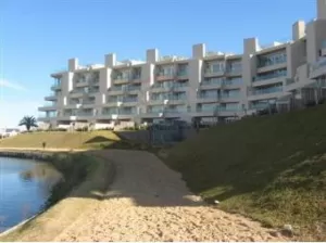 EDIFICIO PRAIA CON VISTA AL LAGO CENTRAL