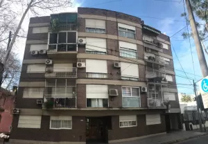 SAN MARTIN CENTRO DEPTO.2 AMB. PLANTA BAJA C/COHERA
