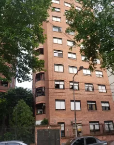 SAN MARTIN CENTRO DEPTO. 4 AMB. C/BAULERA Y BALCÓN AL FTE.