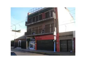 SAN MARTÍN CENTRO PISO ÚNICO 3 AMB. AL FRENTE C/BALCÓN 2° P