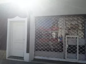 Venta en bloque de casa con locales