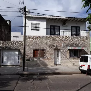Casa en venta - 5 amb.  MultifamilIiar- V Ballester