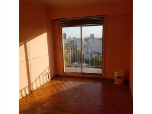 2 AMB FRENTE BALCÓN A MEJORAR