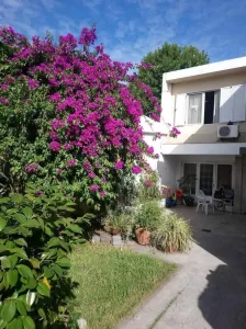 Excelente Casa con Fondo. Lote Propio