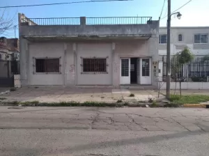 Casa Multifamiliar en venta en el palomar para reciclar