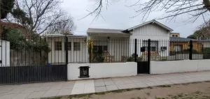 Hermoso Chalet sobre Payro, Barrio Los Alamos, Glew