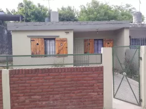 Casa en Excelente Ubicacion Comercial sobre Calderon, Glew