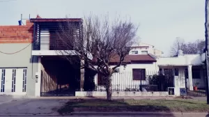 Hermosa casa sobre Payro, Barrio Los Alamos, Glew