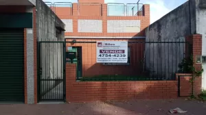 Casa Multifamiliar con Local. OPORTUNIDAD!!