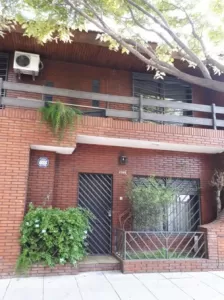 CASA  5 AMB 2 plantas Gje Lote Propio 3 bñ fdo.