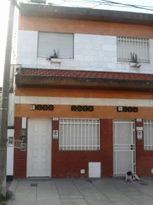 Duplex de tres ambientes en venta en el Palomar