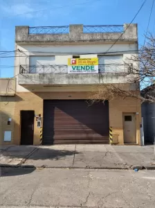 Vivienda con galpón